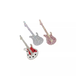 Spille da borsa, Spille a forma di strumento musicale <span class=keywords><strong>violino</strong></span> per musicisti, Spilla a forma di chitarra in metallo con cristalli e diamanti, Collezione Moda 2026 - Product Image 3
