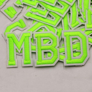 Patchs de lettres brodés 3D A-Z vert fluorescent pour vêtements, thermocollants pour T-shirt - Product Image 5