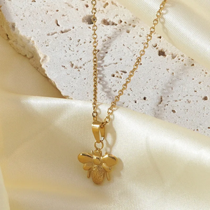 Minimalist Casual Style Flower And <b>Bee</b> Pendant <b>Necklace</b> For Women 14K <b>Gold</b> Plated 304 Stainless Steel Daily Wear Jewelry - Product Image 4