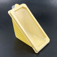 Boîte en plastique triangle pour gâteau, 50 pièces, emballage jaune marron, transparent, à emporter, conteneurs alimentaires en animaux de compagnie, vente en gros