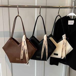 Sac à main de luxe en cuir PU imperméable et personnalisé pour femmes Sac fourre-tout à bandoulière de créateur pour femmes - Product Image 3