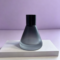 Flacon de parfum de luxe conique noir 10ml 50ml avec pulvérisateur à brume fine et bouchon en pierre, couleur personnalisée