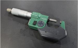 Micrómetro Digital para Exteriores Insize 3108-25A, Hierro Fundido, Precisión de 0.001 mm, Pantalla LCD IP65, Batería LR44, 1 Año de Garantía - Product Image 5