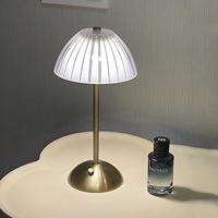 Lampe de table en métal rétro haut de gamme pour le commerce extérieur, lampe de chevet de chambre à coucher, lumière d'ambiance de luxe pour l'étude, veilleuse à intensité variable