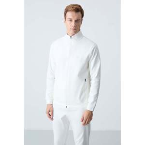 Conjunto Deportivo Air Jones para Hombre en Color Crudo - Ropa Deportiva Cómoda de Mezcla de Poliéster y Algodón para un Estilo de Vida Activo - Product Image 4