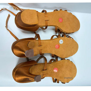 Chaussures <span class=keywords><strong>de</strong></span> <span class=keywords><strong>danse</strong></span> latine en daim pour femmes, sandales <span class=keywords><strong>de</strong></span> <span class=keywords><strong>danse</strong></span> professionnelles à talon haut avec boucle en strass et sangle <span class=keywords><strong>de</strong></span> cheville pour Salsa, Tango, <span class=keywords><strong>danse</strong></span> <span class=keywords><strong>de</strong></span> <span class=keywords><strong>salon</strong></span> et Valse - Product Image 4