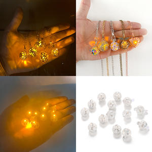 <span class=keywords><strong>Collier</strong></span> d'aromathérapie <span class=keywords><strong>collier</strong></span> diffuseur d'huile essentielle femmes <span class=keywords><strong>grossesse</strong></span> boule <span class=keywords><strong>de</strong></span> musique ailes d'ange en forme <span class=keywords><strong>de</strong></span> <span class=keywords><strong>collier</strong></span> médaillon creux - Product Image 4