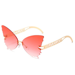 <span class=keywords><strong>Occhiali</strong></span> <span class=keywords><strong>da</strong></span> <span class=keywords><strong>sole</strong></span> di modo più nuovo 2020 farfalla <span class=keywords><strong>occhiali</strong></span> <span class=keywords><strong>da</strong></span> <span class=keywords><strong>sole</strong></span> <span class=keywords><strong>occhiali</strong></span> senza montatura shades di lusso su misura in metallo teardrop farfalla <span class=keywords><strong>occhiali</strong></span> <span class=keywords><strong>da</strong></span> <span class=keywords><strong>sole</strong></span> donne 1866 - Product Image 6