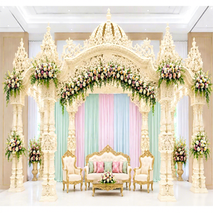 Achetez un magnifique mandap de mariage en or blanc de style romain pour les mariages hindous, un mandap à double poteau sur le thème du paon majestueux avec dôme. - Product Image 1