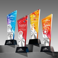 Trophée en verre personnalisé Noble Star of the Year avec plaque en aluminium brossé et base en cristal noir