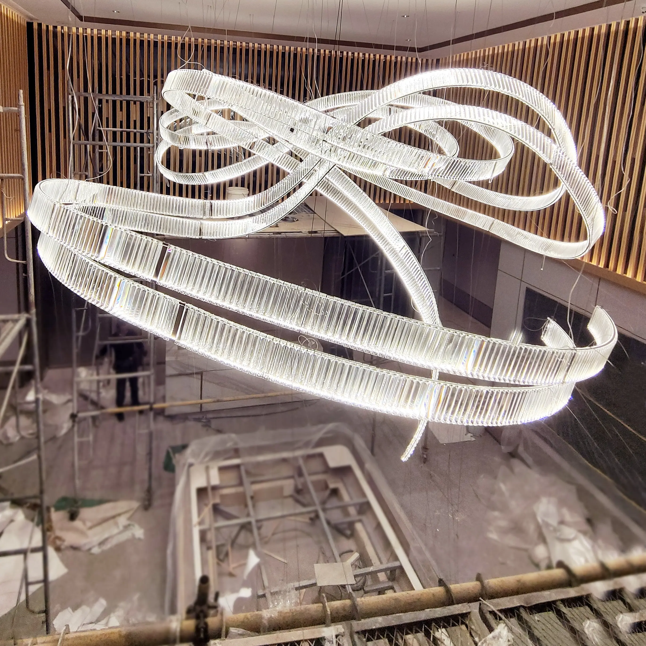 Plafonnier LED suspendu au design moderne, luminaire de plafond en verre, luminaire décoratif de plafond, idéal pour un grand projet