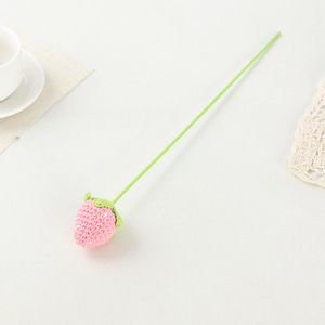 Bouquet <span class=keywords><strong>di</strong></span> fragole all'uncinetto per picnic primaverile, regalo con bacche e fiori lavorati a maglia, spedizione rapida - Product Image 1