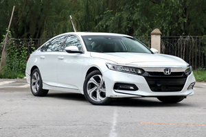 Honda Accord <span class=keywords><strong>2018</strong></span> 260Turbo CVT 1.5T LHD Toit ouvrant Sièges en cuir Intérieur foncé Pneus R17 Transmission automatique Voiture d'occasion - Product Image 3