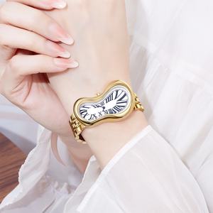 רטרו y2k יוניסקס להקת נירוסטה טוויסט זהב התכה קוורץ פרק היד שעון רומי מספרים מופשטים - Product Image 5