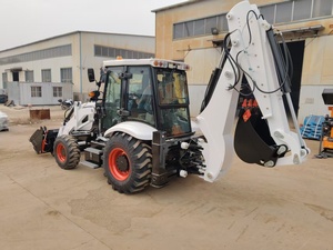 Nouvelle usine 2024 Chargeuse compacte 4x4 et chargeuse-pelleteuse avec moteur Cummins, capacité de charge nominale de 2500 kg, boîte de vitesses - Product Image 2