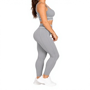 Ensemble de vêtements de sport gris 2 pièces pour femmes, soutien-gorge de sport, leggings taille haute, tenue de yoga et de fitness - Product Image 1