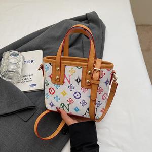 Vente en gros de sacs fourre-tout de luxe design populaire pour femmes sacs à main mode et sacs à main de jeune femme - Product Image 1