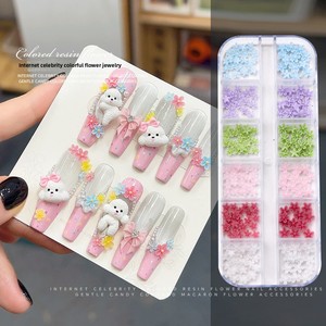 Luninail 12 compartiments, mini fleurs 3D en plastique, couleurs <span class=keywords><strong>pastel</strong></span>, accessoires de nail art style français avec strass et breloques - Product Image 1