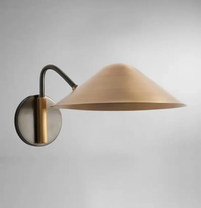 Applique murale moderne du milieu du siècle en laiton de style Stilnovo Spoutnik pour un éclairage rétro et une décoration murale élégante - Product Image 1