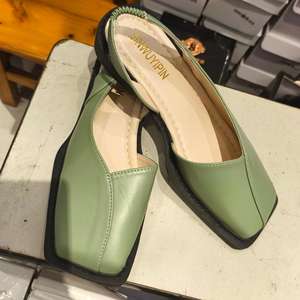 Tendances de la mode estivale : sandales à bout ouvert pour femmes, polyvalentes avec un design à lanières et une jupe résistante. - Product Image 2