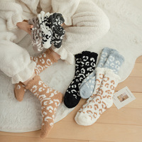 Chaussettes longues en polaire corail ultra douces pour femmes Jingwen OEM, certifiées CE, chaussons thermiques d'hiver antidérapants pour la maison
