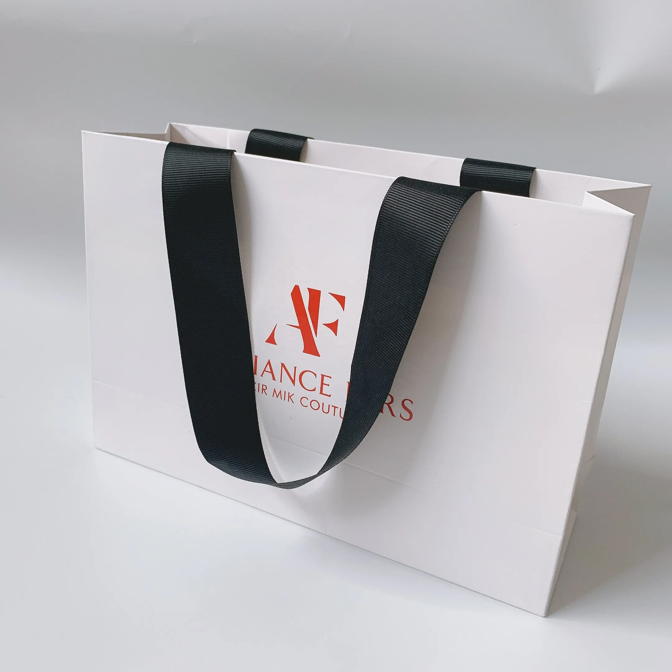 Riciclabile logo personalizzato stampato regalo di cartone bianco della maniglia sacchetto di carta