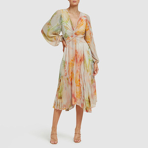 <span class=keywords><strong>Robe</strong></span> <span class=keywords><strong>longue</strong></span> plissée à imprimé floral décontractée de luxe avec col en V, nouvelle collection été <span class=keywords><strong>2023</strong></span> - Product Image 1