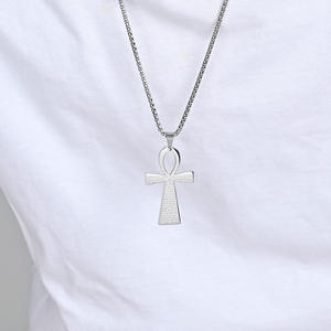 Collar con colgante de cruz Ankh de acero y titanio dorado para hombre, uso diario - Product Image 3