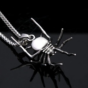 Yunnique – collier avec pendentif araignée en acier inoxydable pour hommes, bijoux de fête, design insecte, chaîne de 60cm - Product Image 4