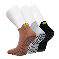 Chaussettes de Yoga et Pilates Antidérapantes Personnalisées pour Femmes avec Logo et Couleurs Unies, Design et Maquette Gratuits