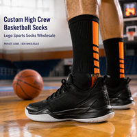 Chaussettes de sport montantes OEM pour le basketball, idéales pour les programmes de terrain et les fournisseurs d'équipes, avec emballage personnalisé