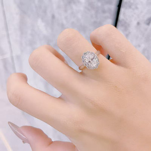 Superbes bagues de fiançailles en platine Pt950 à tige droite et coupe ovale fine, avec 4 griffes, pour femmes, serties de diamants de laboratoire cultivés - Product Image 4