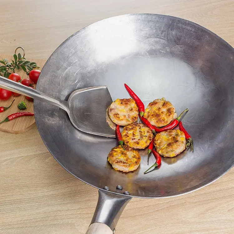 Traditionelle chinesische handgemachte Wok-Pfanne aus Kohlenstoffs tahl mit Holzgriff für Gasherde