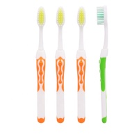 Nouveau design de brosse à dents jetable en plastique pour adultes avec long manche mince et antidérapant Filaments de nylon à poils moyens pour un usage domestique