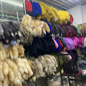 Porte-clés queue de renard tendance, breloque de sac à pompon queue de loup, grande breloque queue d'animal naturelle et moelleuse, porte-clés avec sangle et chaîne, cadeaux - Product Image 2