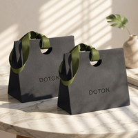 Sac en kraft rigide de luxe imprimé sur mesure avec cordon de serrage, sac de shopping en gros pour boutique, emballage de chaussures, mode haut de gamme