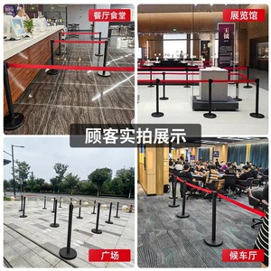 Barrera Retráctil de Acero Inoxidable con Cinta Roja para Control y Orientación de Multitudes - Product Image 3