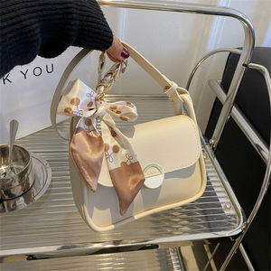 أحدث حقائب يد نسائية فاخرة بتصميم شريطي طويل وعصري للكتف للبيع بالجملة - Product Image 1