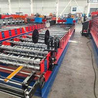 Machine de production de tôles de toiture IBR en Chine avec moteur, pompe et boîte de vitesses pour une production efficace et durable de tôles de toiture répondant aux normes de construction locales