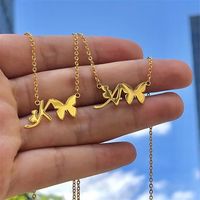 Pendentif à breloques avec nom personnalisé, pendentif en forme de cœur, en acier inoxydable plaqué or 18 carats, collier avec initiales papillon pour femmes, cadeau