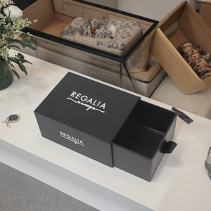 Caja de Regalo de Joyería de Alta Calidad de Fábrica China, Empaque de Papel de Lujo Personalizado, Caja de Regalo Rígida Negra con Cajón - Product Image 1