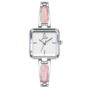 Montre à quartz pour femme avec cadran carré argenté, nacre embossée et bracelet en acier - Product Image 5
