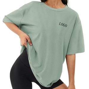 Camiseta de hombros caídos personalizada para mujer, estilo urbano, de algodón, color liso, larga, holgada y oversize - Product Image 1