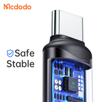 Mcdodo 770 Adaptateur portable de voyage pour iPhone Femelle vers Type-C USB Mâle Prend en charge 3A Convertisseur de charge rapide Utilisation du téléphone portable