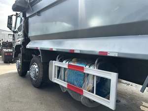 Camion tracteur HOWO 6x4 d'occasion, moteur diesel Weichai 351-450 CV, conduite à gauche, transmission manuelle, norme d'émission Euro 3, capacité de charge 31-40T - Product Image 3