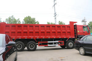 Camión volquete usado HOWO 8*4 Sinotruck para transporte de ingeniería - Product Image 4