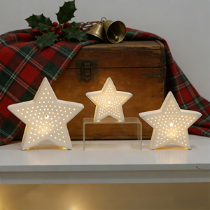 Juego de Decoración Luminosa de Cerámica con Forma de Cardenal y Bayas (Motivo de Pájaro Invernal) - Decoración Navideña para Mesa y Estilo Rústico - Product Image 1