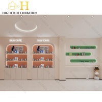 Conception moderne de magasin de cosmétiques en bois sur mesure, présentoirs de parfums et de soins de la peau sur mesure pour les intérieurs de vente au détail, présentoir de parfums