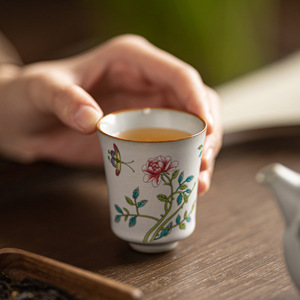 Taza de té de cerámica Ru Ware, diseño de mariposa y flor en blanco lunar, estilo chino tradicional, taza individual de lujo retro para el té de la tarde. - Product Image 3