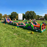 Parcours d'obstacles gonflable commercial d'extérieur sur le thème de la ferme de citrouilles pour Halloween, avec château gonflable, toboggans aquatiques et secs et piscine intégrée